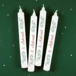 4er-Set Adventskerzen | Weiße Stabkerzen mit Zweigmotiv für Adventskranz & Weihnachtsdeko