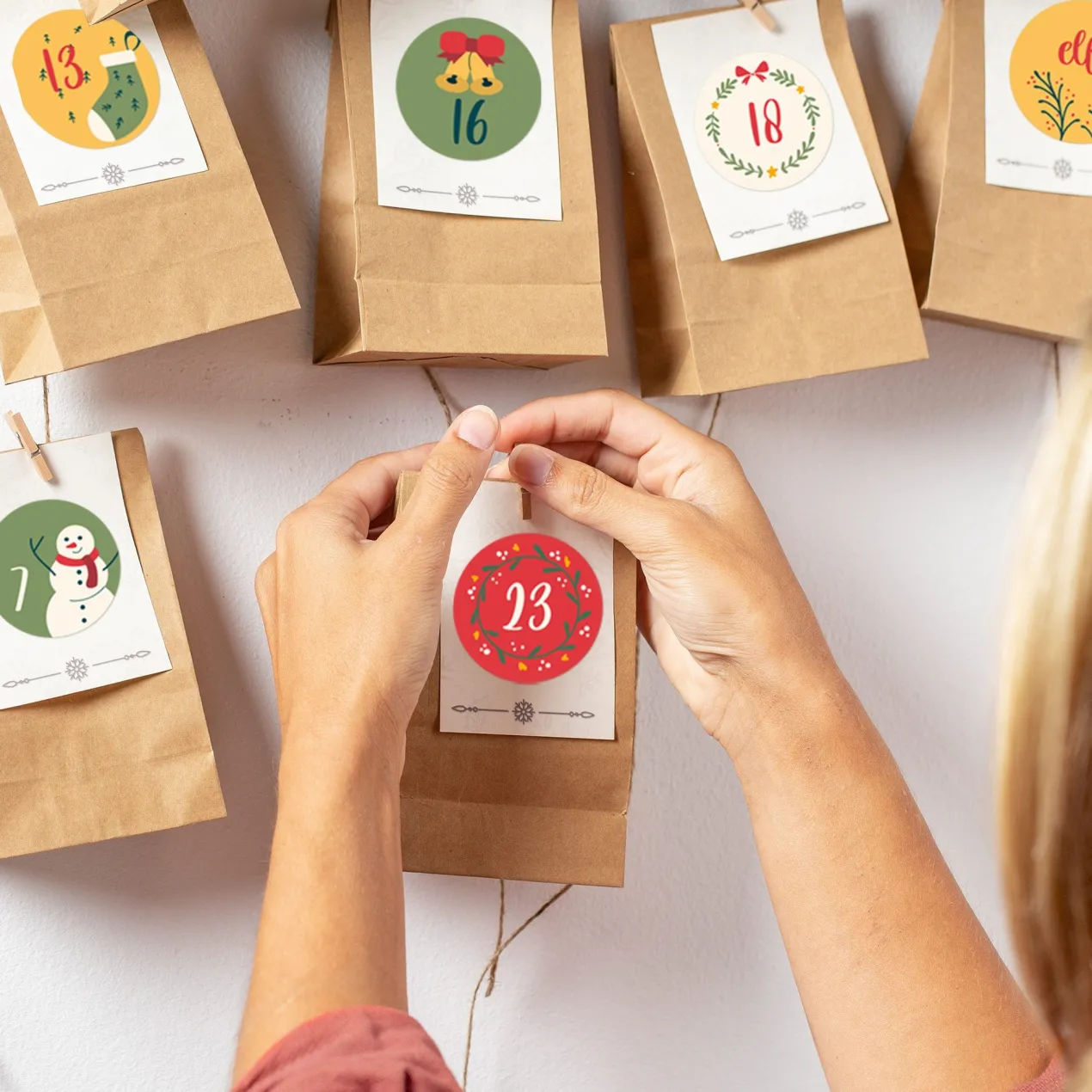 24er Set Aufkleber als DIY Adventskalender personalisiert mit Name | Weihnachtsmotive