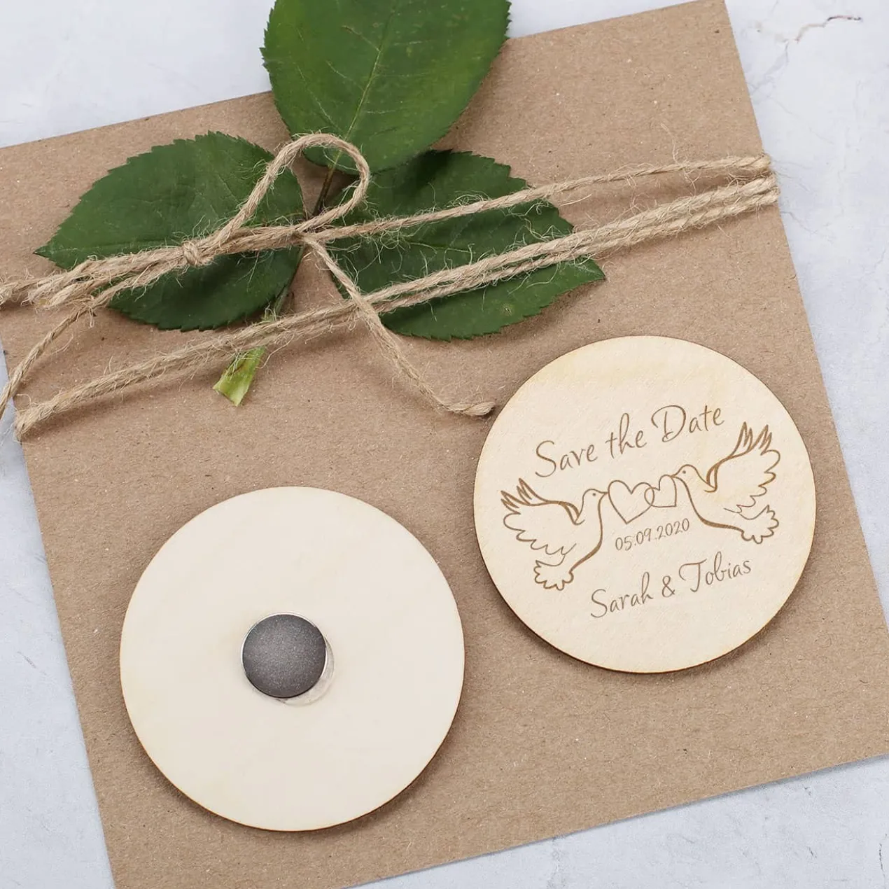 5er Set Save the Date Magnete aus Holz mit Taubenmotiv
