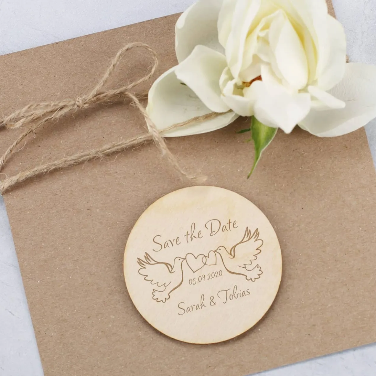 5er Set Save the Date Magnete aus Holz mit Taubenmotiv