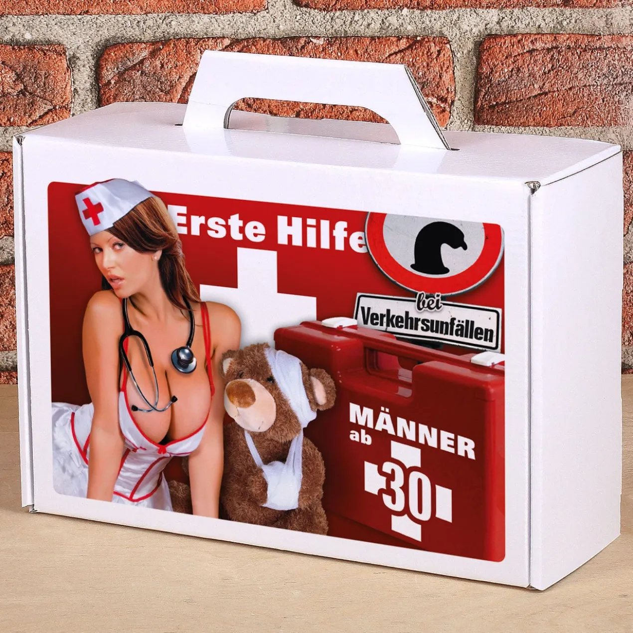 Erste Hilfe Koffer bei Verkehrsunfällen für Männer ab 30