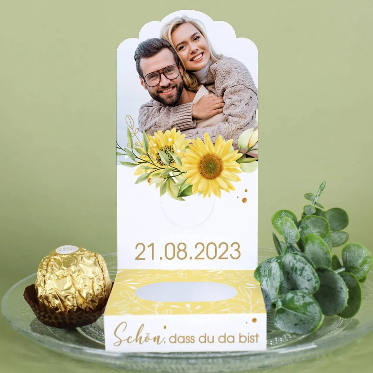 Faltaufsteller "Schön, dass du da bist" mit Sonnenblumen, persönlichem Foto und Datum