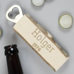 Flaschenöffner aus Holz mit Namensgravur und Jahr
