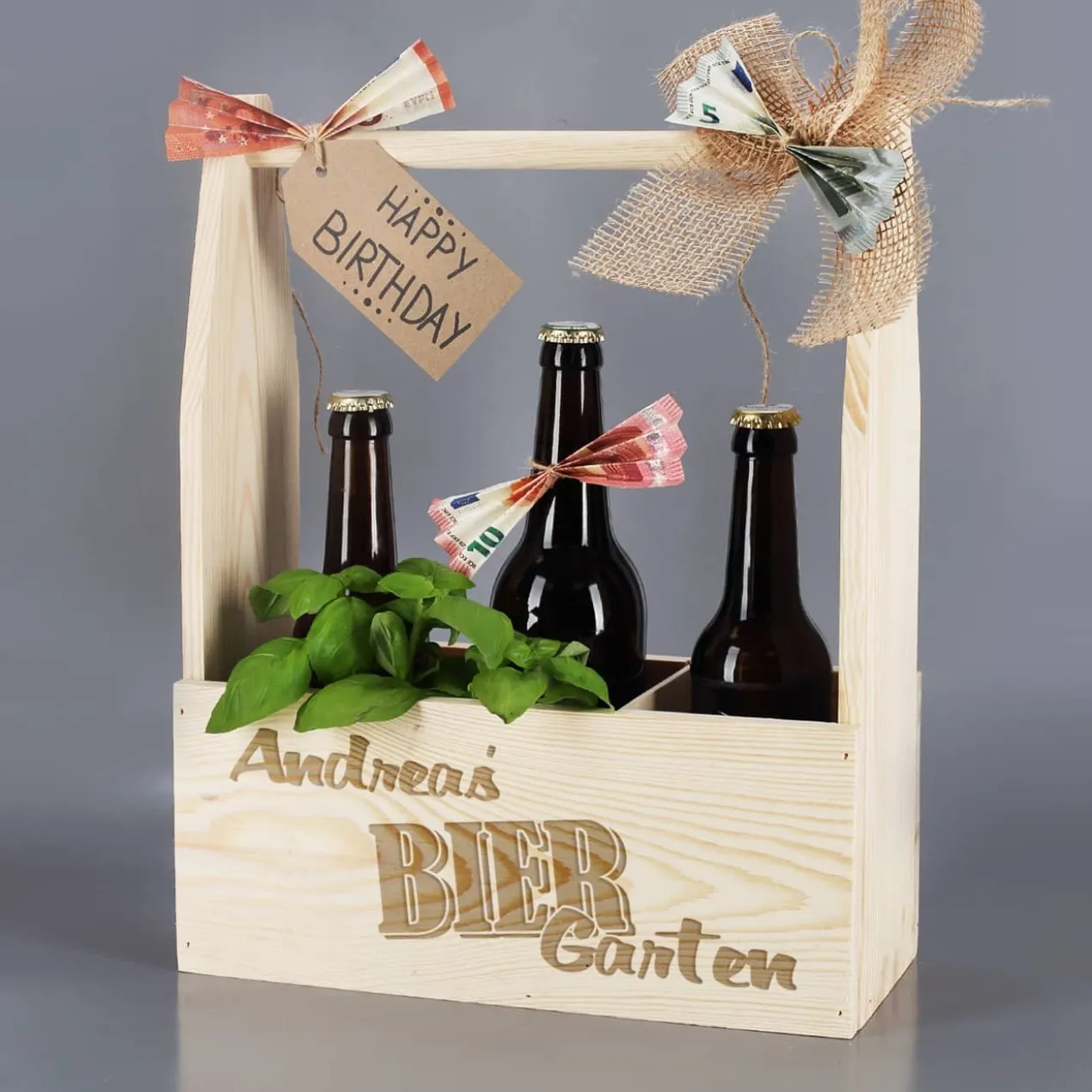 Flaschenträger als DIY Biergarten mit persönlicher Gravur