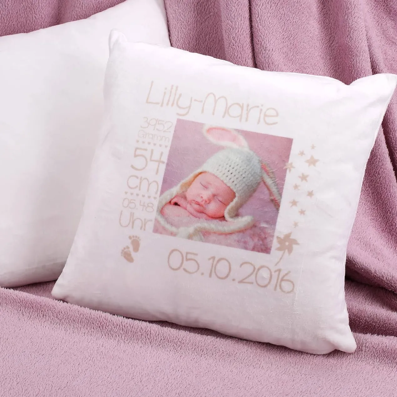 Flauschiges Fotokissen zur Geburt mit Ihren Angaben