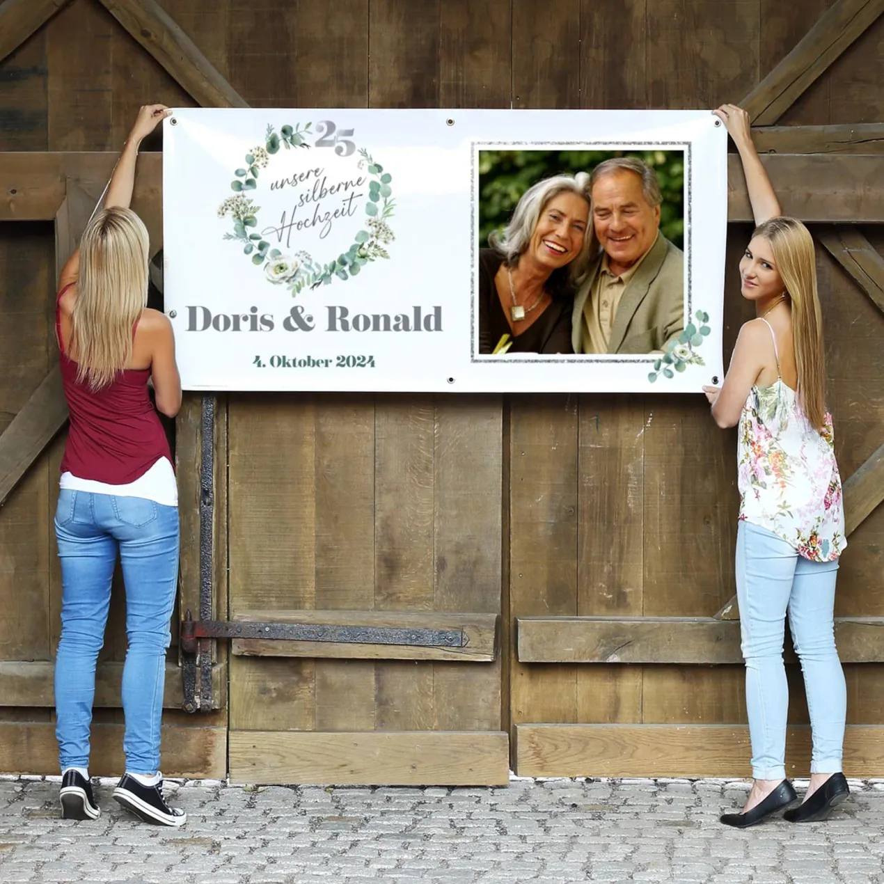 Foto-Banner zur Silberhochzeit mit Eukalyptuskranz, Namen & Datum