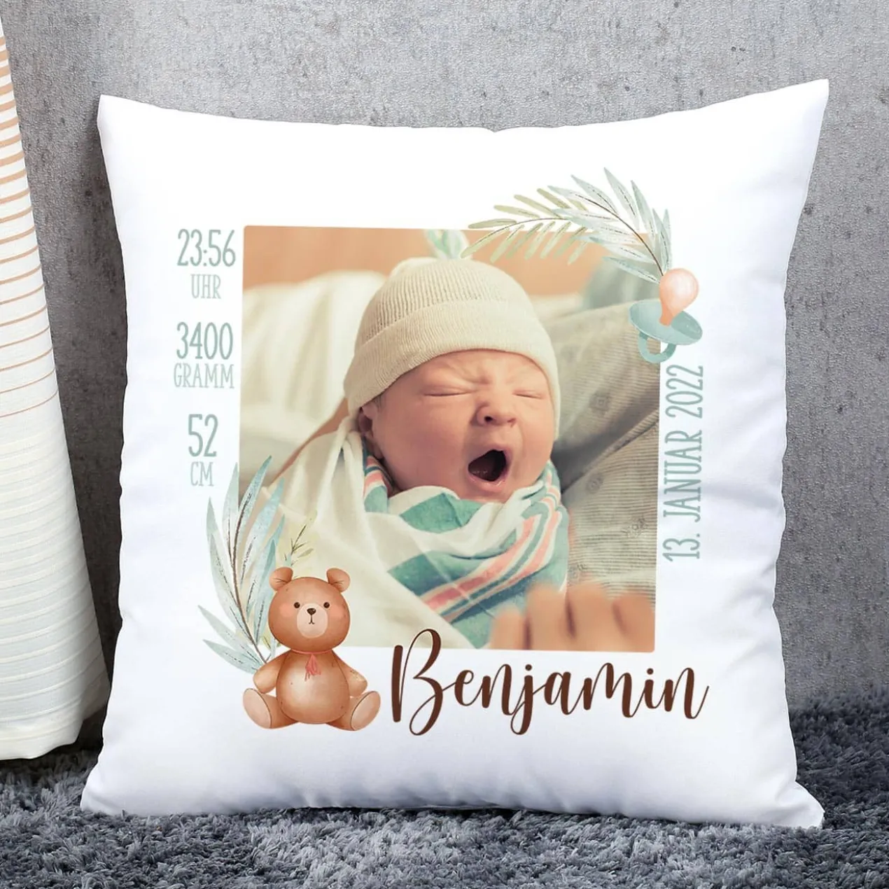 Fotokissen zur Geburt mit kleinem Watercolor-Teddybär