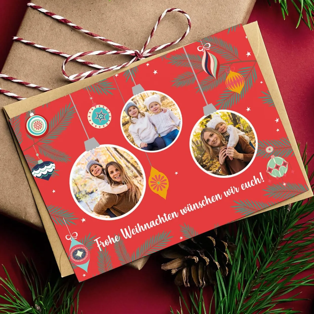 Foto-Postkarte mit Christbaumkugel Motiv und Wunschtext
