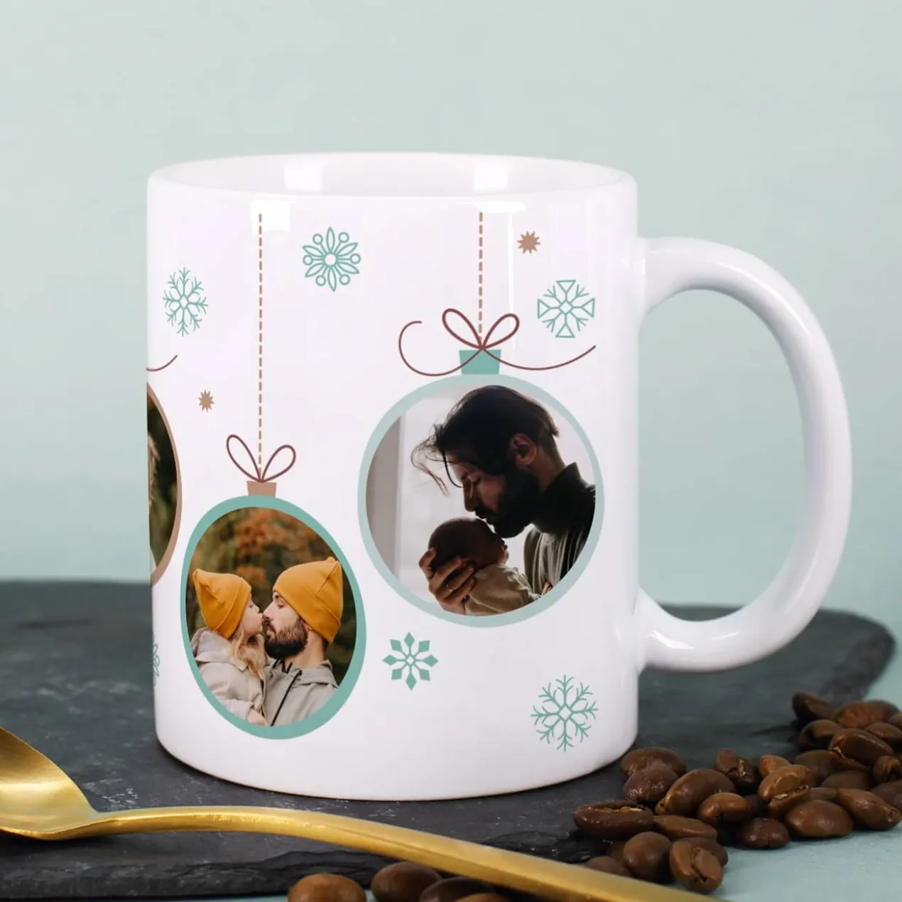 Fototasse mit Weihnachtskugel-Motiv in verschiedenen Farben