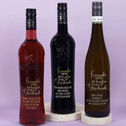 Freunde sind ein Geschenk - Wein Geschenkset mit gravierter Weinflasche und zwei Weingläsern