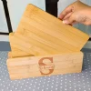 Frühstücksbrettchen-Set aus Bambus mit Ständer | Personalisiert mit Initiale und Name