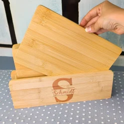 Frühstücksbrettchen-Set aus Bambus mit Ständer | Personalisiert mit Initiale und Name
