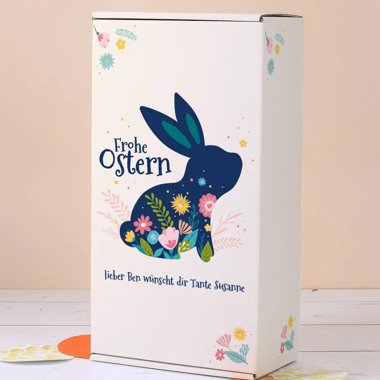 Frohe Ostern - Geschenkbox mit Hase, Blüten, Wunschtext und Holzwolle