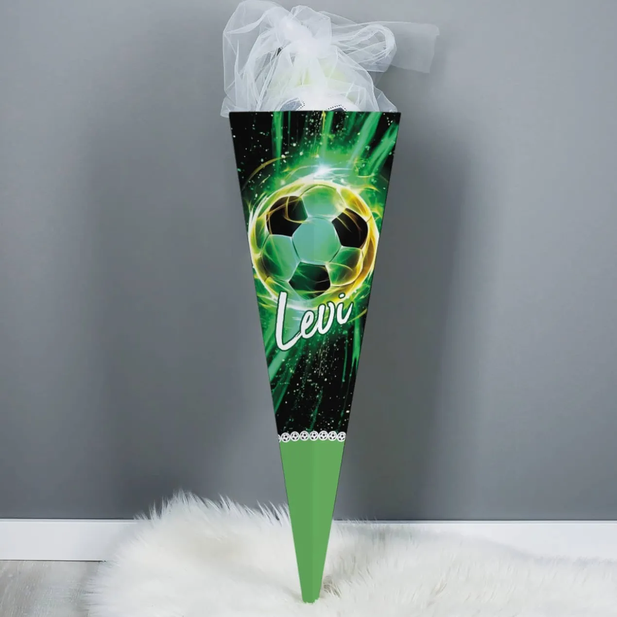 Fußball-Schultüte mit Name und weißem Tüllverschluss