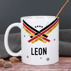 Fußball Tasse mit Name und Deutschland Flagge Schwarz Rot Gold | Geschenk für Fußballer zur WM & EM