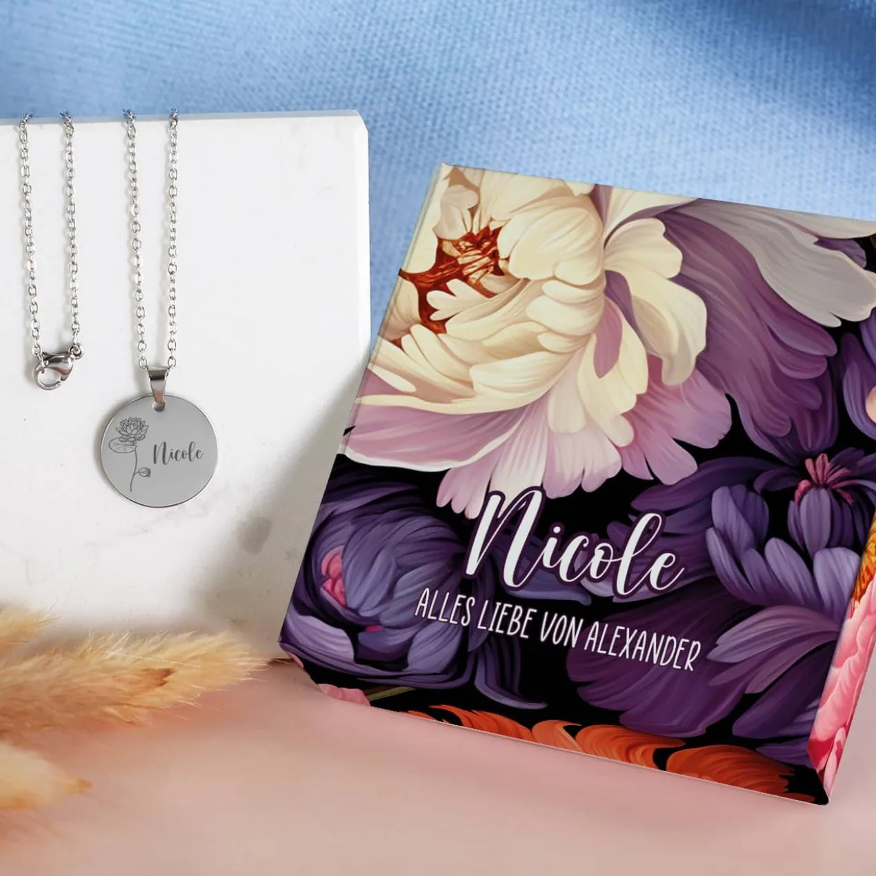 Geburtsblumen-Halskette mit Name in persönlicher Geschenkbox