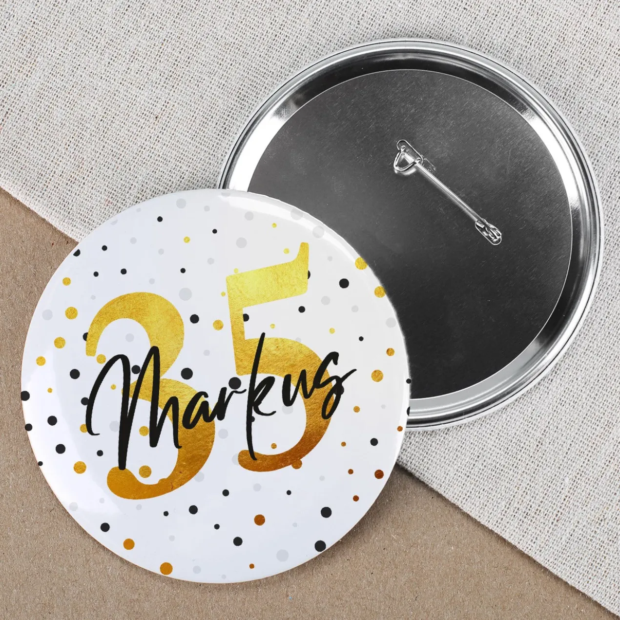 Geburtstagsbutton mit Name und Alter
