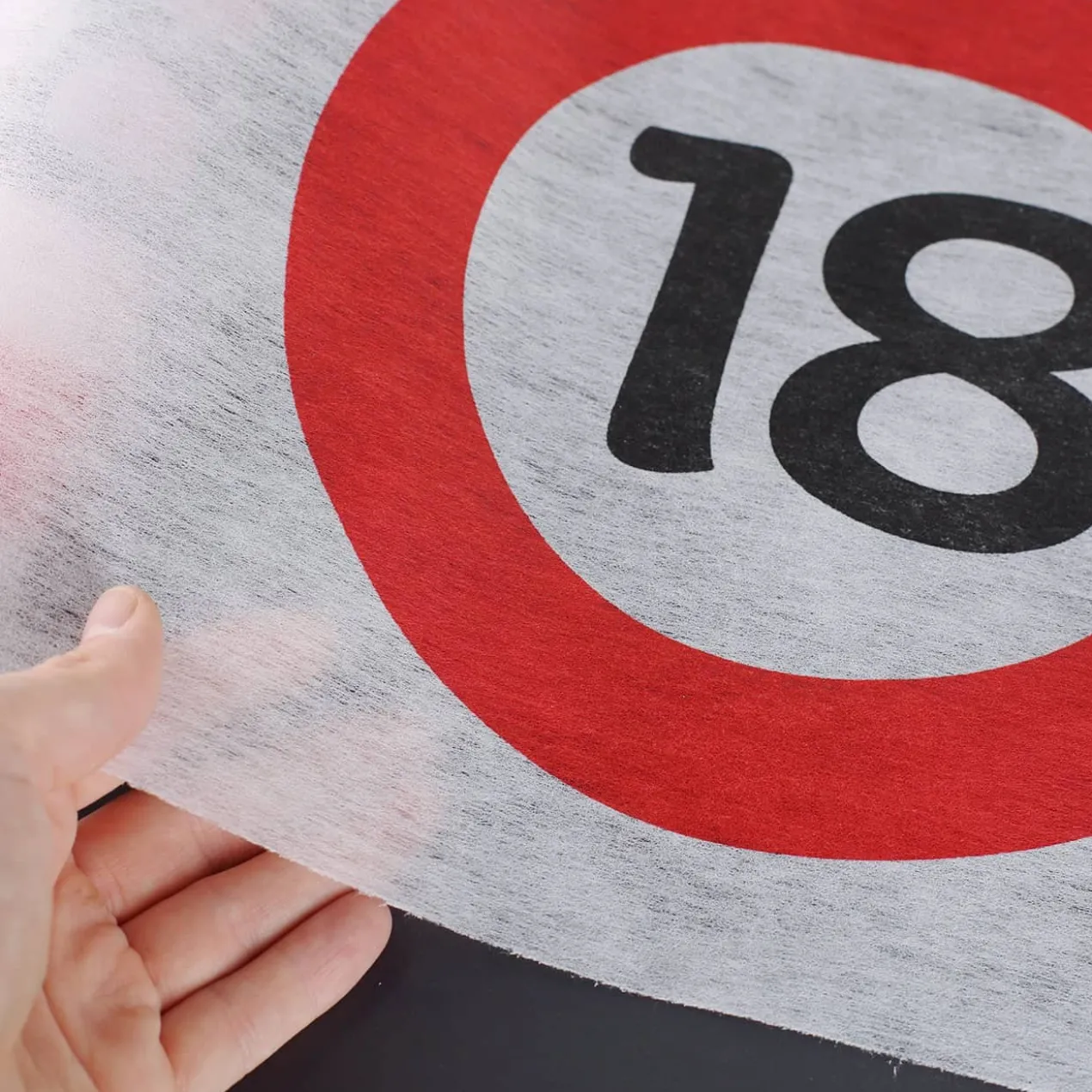 Geburtstagsdeko Tischläufer mit Verkehrszeichen 18 bis 60