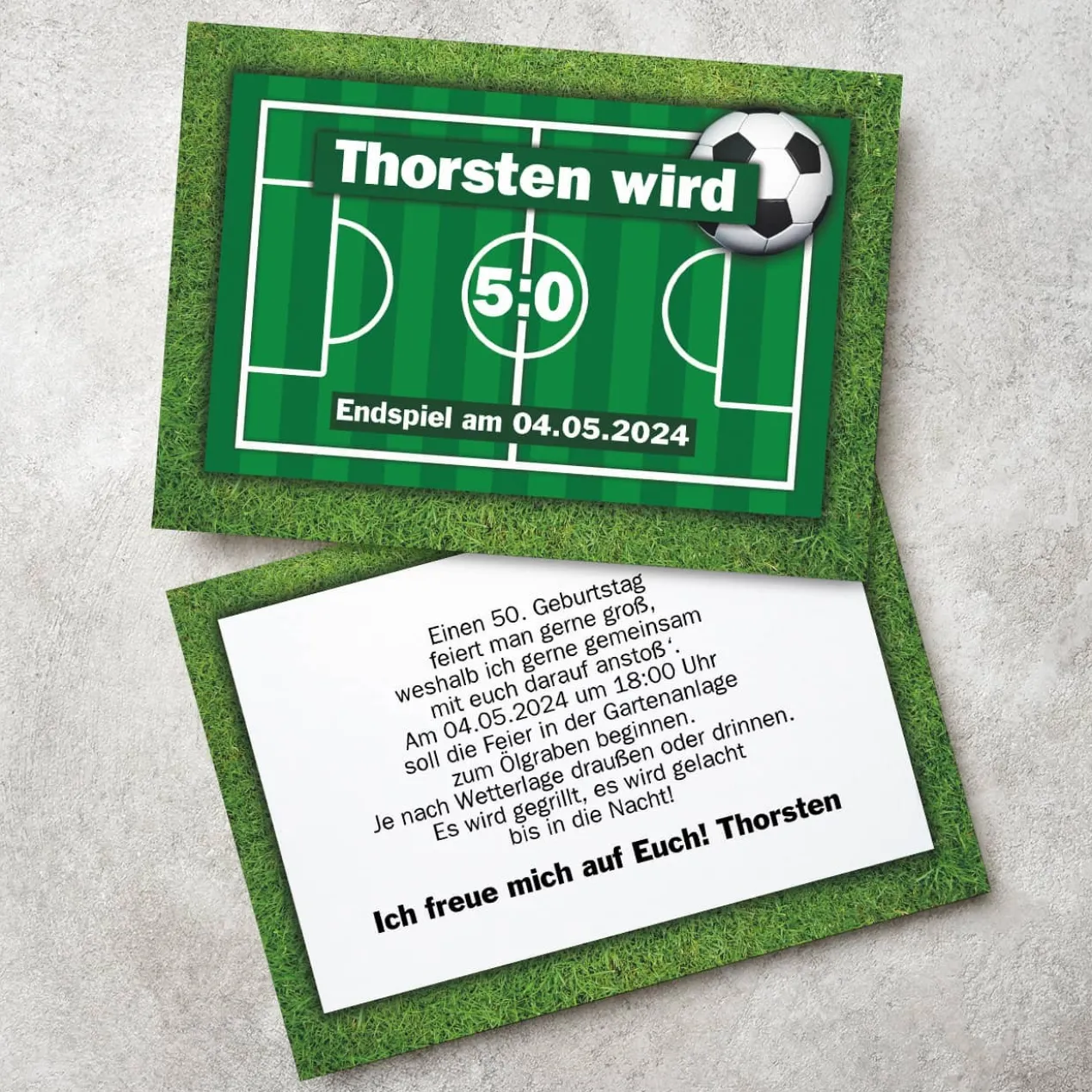 Geburtstagseinladung mit Fußballfeld und Ihren Wunschtexten