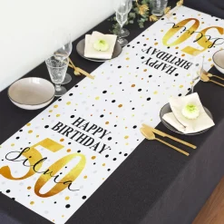 Geburtstagsparty Tischläufer mit Name und Alter in Weiß | Zwei Längen | Konfetti Motiv