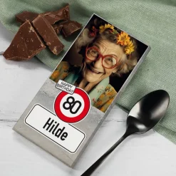 Geburtstags-Schokolade mit Verkehrszeichen, Foto, Alter & Name