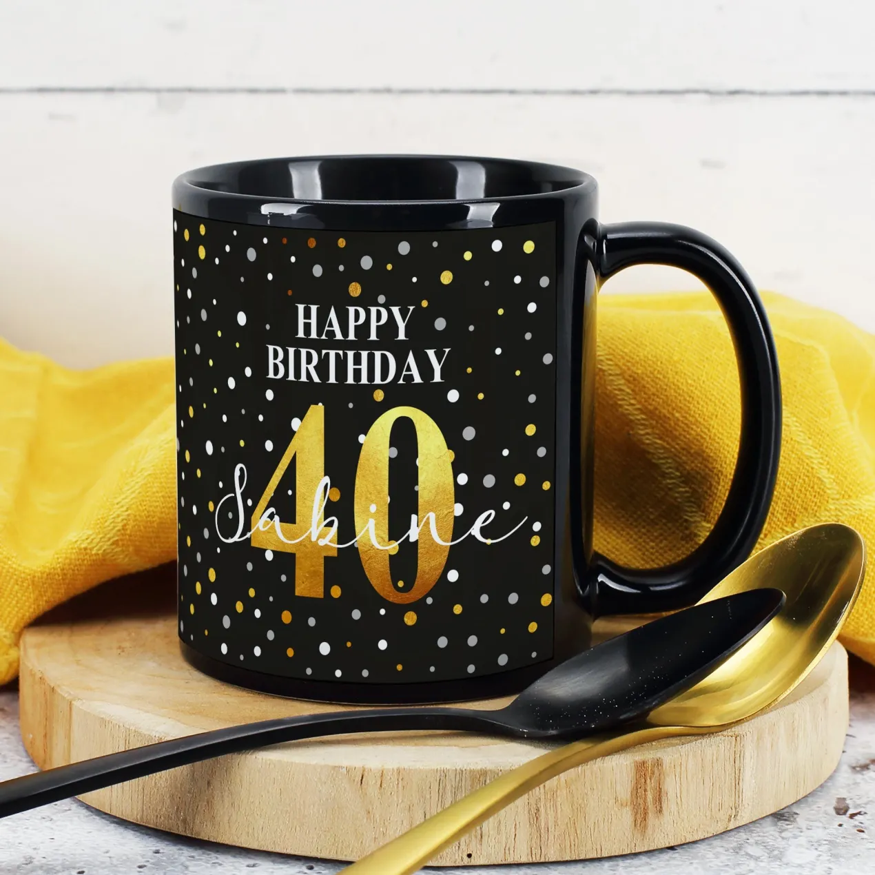 Geburtstagstasse "Happy Birthday" mit Name & Alter in Schwarz und Konfettidesign