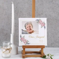 Gedenkleinwand mit Foto, Rosen, Name und Datum - 20 x 20
