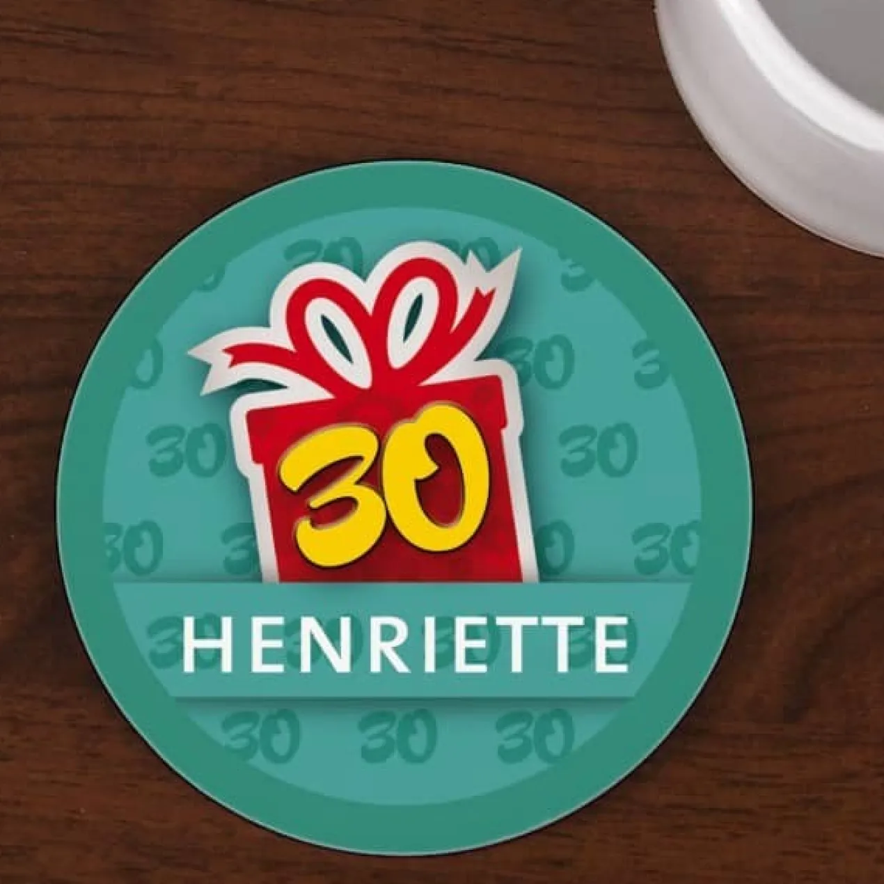 Gefüllte Geschenkbox zum 30. Geburtstag