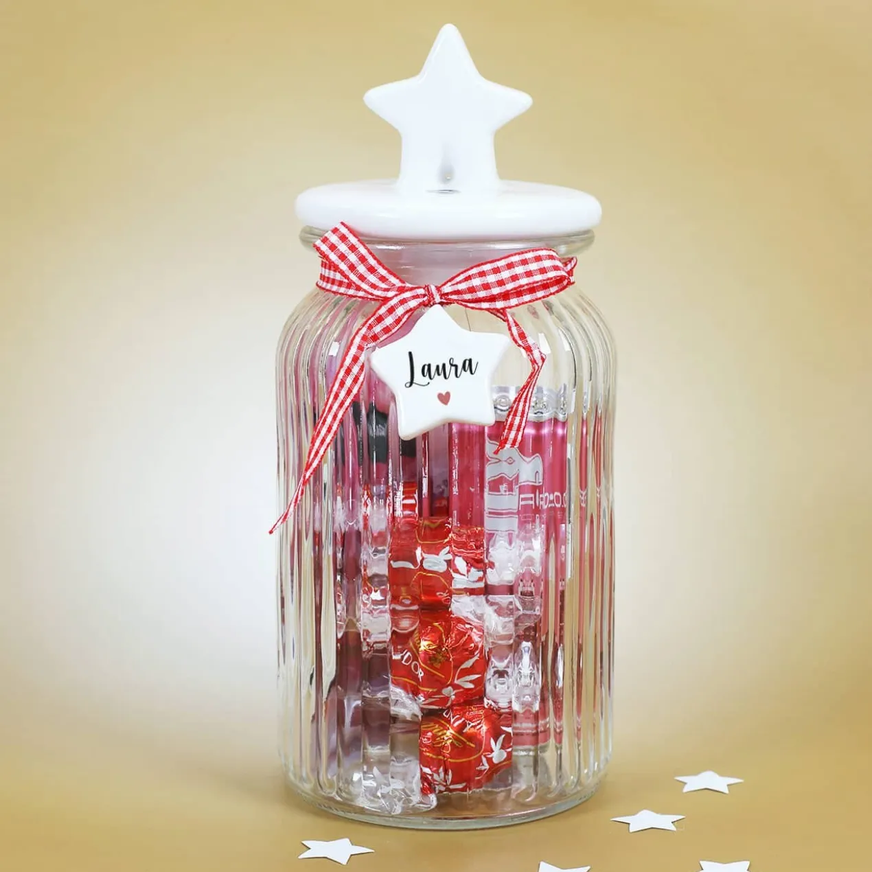 Gefüllte Glasdose als Geschenkset für Frauen - mit persönlichem Anhänger