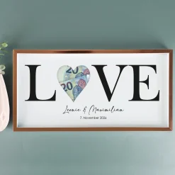 Geldgeschenk Bilderrahmen zur Hochzeit mit Namen & Datum personalisiert | LOVE Motiv mit Herz