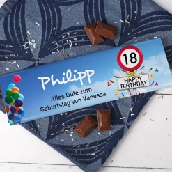 Geschenkbox zum 18. Geburtstag mit Verkehrszeichenmotiv