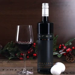 Geschenkholzbox zu Weihnachten mit Weinglas und Bree Weinflasche