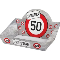 Geschenkkorb aus Pappe mit Verkehrszeichen und Name