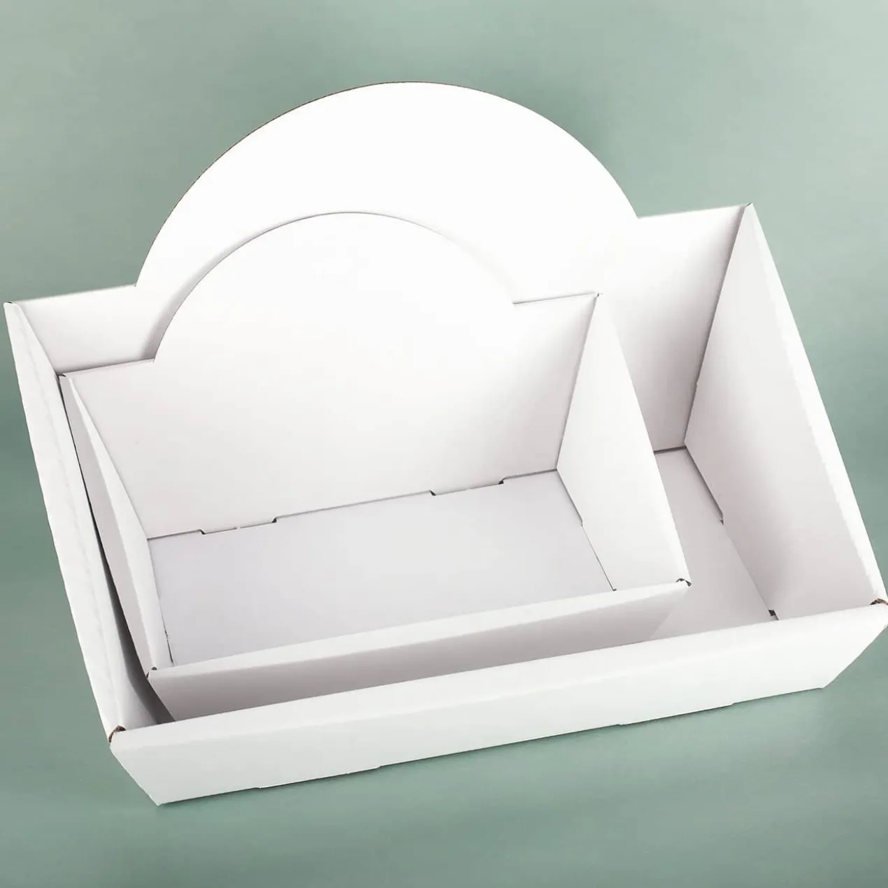 Geschenkkorb aus Pappe mit Verkehrszeichen und Name