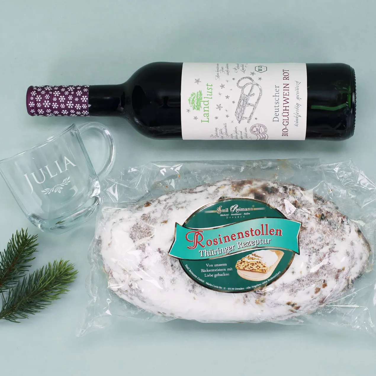 Geschenkkorb - Christbaumkugeln - mit Glühwein, Stollen und graviertem Glas