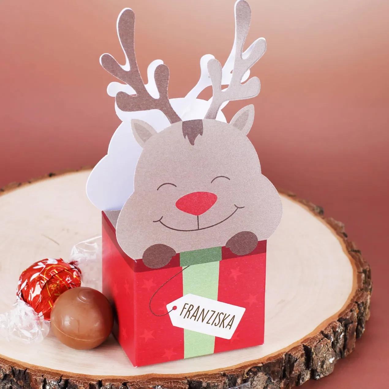 Geschenkkorb mit Lindorkugeln, Tee und Glühwein zu Weihnachten