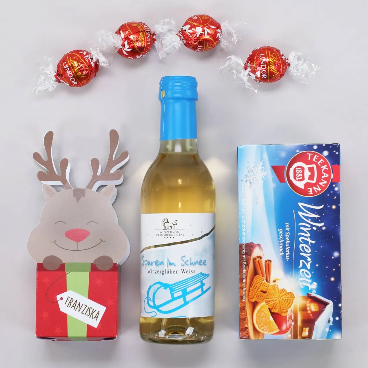 Geschenkkorb mit Lindorkugeln, Tee und Glühwein zu Weihnachten