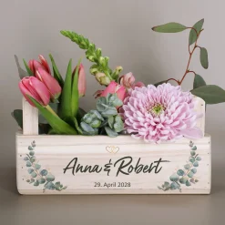 Geschenkkorb & Pflanzkorb zur Hochzeit | Personalisierter Korb aus Holz als Hochzeitsgeschenk | Eukalyptus