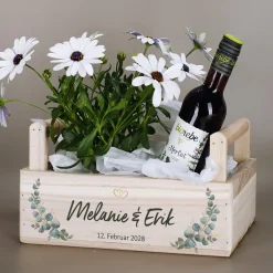 Geschenkkorb & Pflanzkorb zur Hochzeit | Personalisierter Korb aus Holz als Hochzeitsgeschenk | Eukalyptus