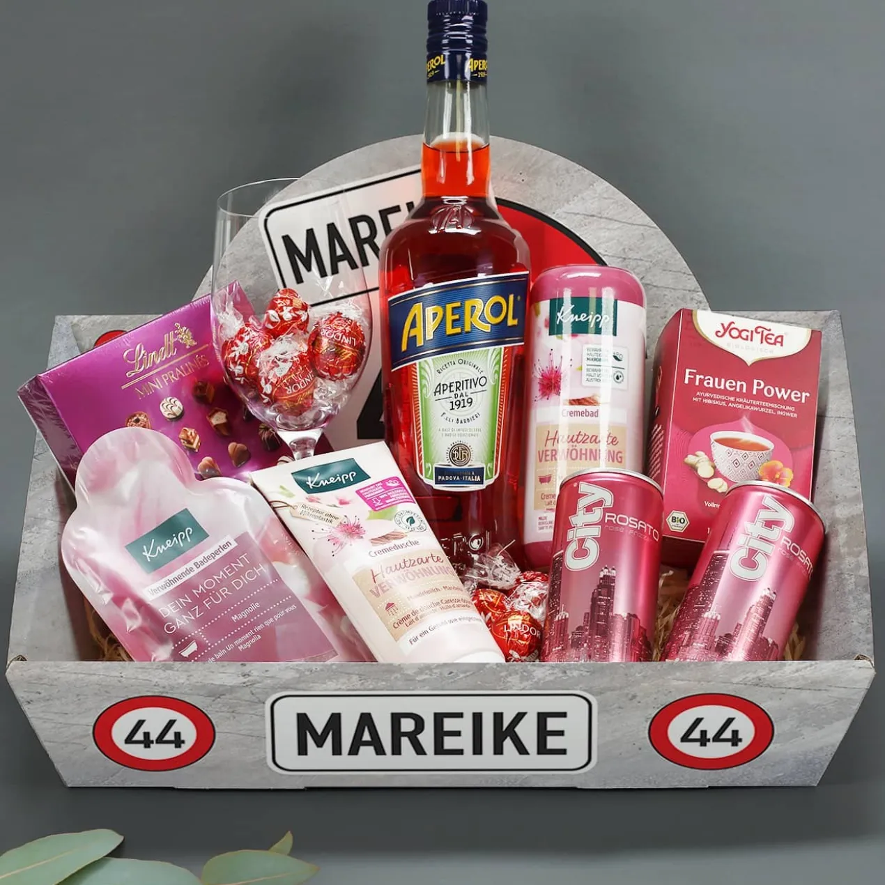 Geschenkkorb zum Geburtstag - Verkehrszeichen - mit verschiedenen Füllungen