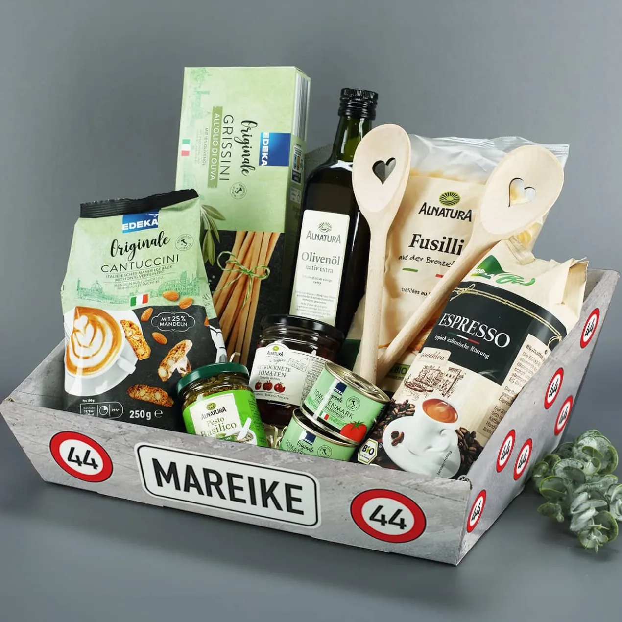 Geschenkkorb zum Geburtstag - Verkehrszeichen - mit verschiedenen Füllungen