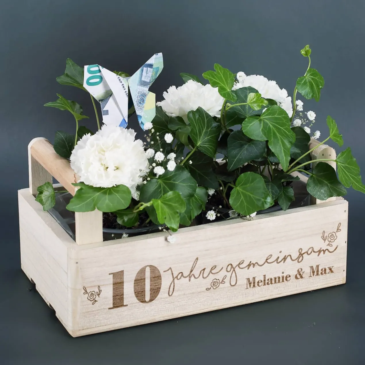 Geschenkkorb zum Hochzeitstag mit Ihren Wunschnamen graviert