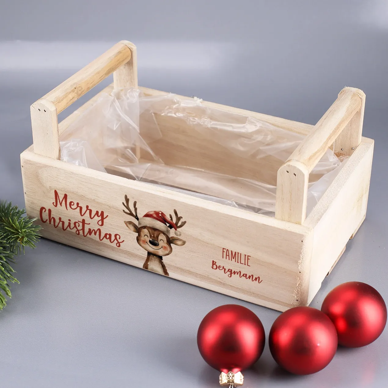 Geschenkkorb zu Weihnachten mit Rentier-Motiv personalisiert mit Wunschtext | Pflanzkiste aus Holz