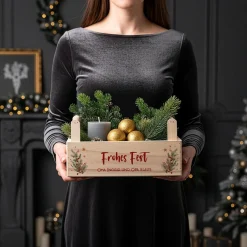 Geschenkkorb zu Weihnachten mit festlichem Motiv personalisiert mit Wunschtext | Pflanzkiste aus Holz