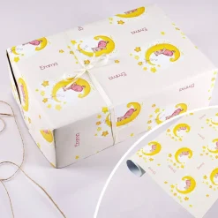 Geschenkpapier für Mädchen mit süßem Bären Motiv und Name 0,8 m x 1,60 m
