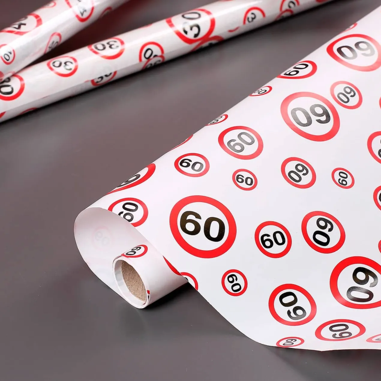Geschenkpapier mit Verkehrsschildern zum 60. Geburtstag
