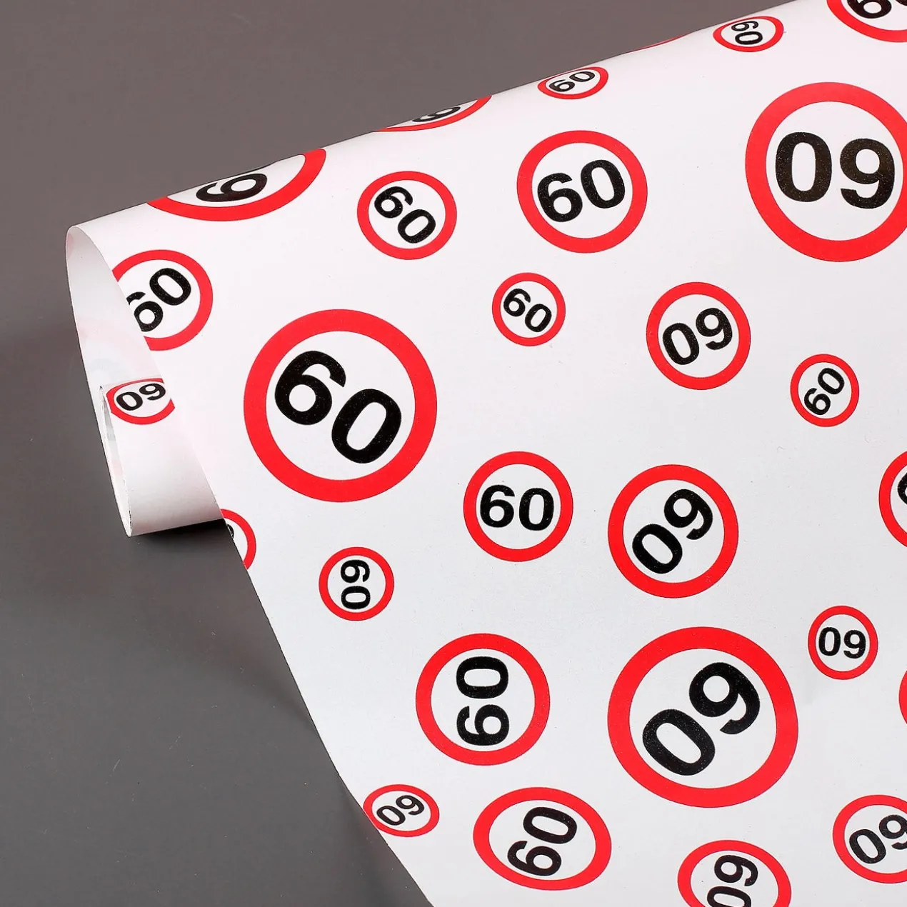 Geschenkpapier mit Verkehrsschildern zum 60. Geburtstag