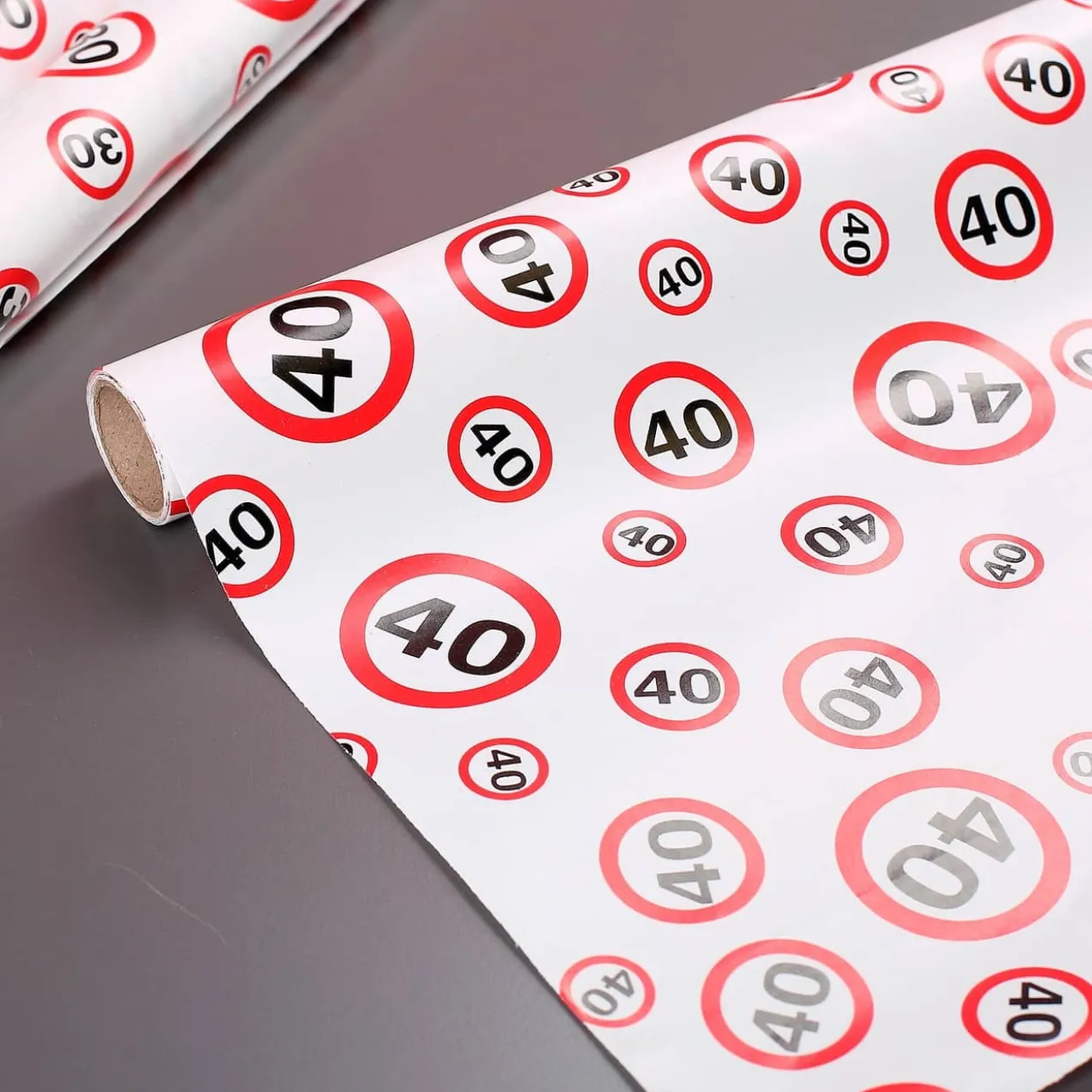 Geschenkpapier zum 40. Geburtstag im Verkehrszeichen-Look