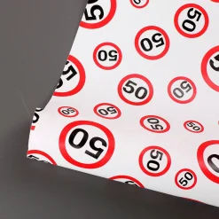 Geschenkpapier zum 50. Geburtstag im Verkehrszeichendesign