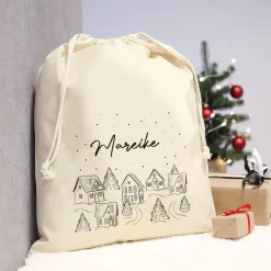 Geschenksack - verschneite Stadt - in 2 Größen mit Ihrem Wunschnamen bedruckt